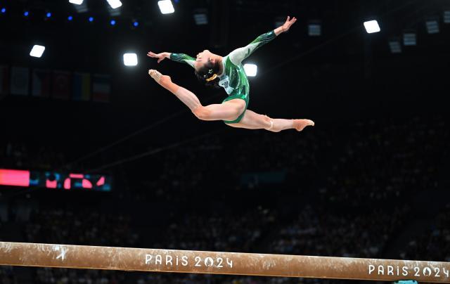 1722878634116065825.jpg 巴黎奥运会丨体操——女子平衡木:周雅琴获得银牌XxjpseC011100_20240805_MVPFN0A001.jpg