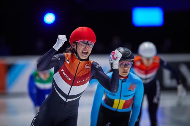 1615176254715080408.jpg Suzanne Schulting of Netherlands celebrates winning the Ladies 1000m final 2021 © International Skating Union (ISU).jpg